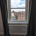Clifton Apartment In Prime Location & Parking