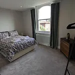 Clifton Apartment In Prime Location & Parking