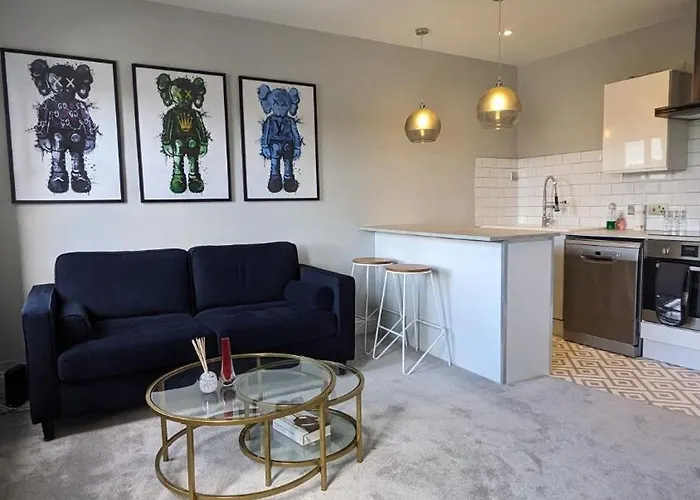 Clifton Apartment In Prime Location & Parking
