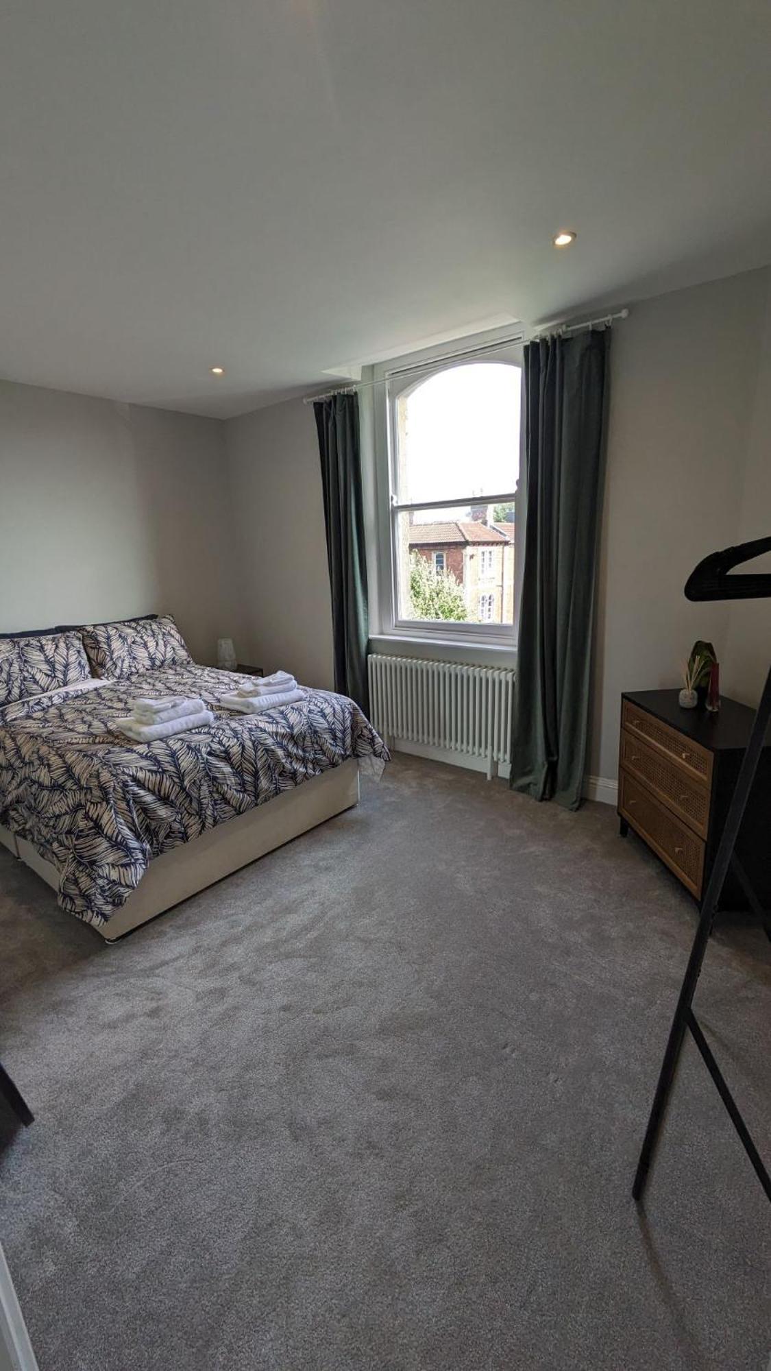 Clifton In Prime Location & Parking